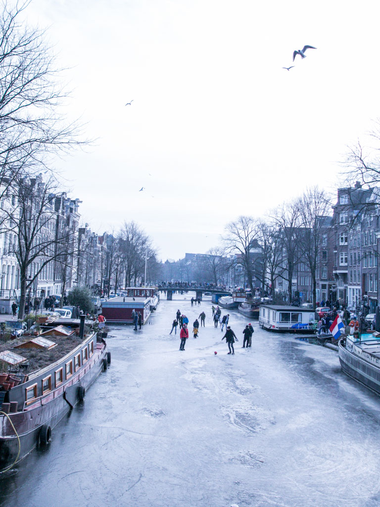 LilyWanderlust-Amsterdam-Frozen-Canals-10.jpg