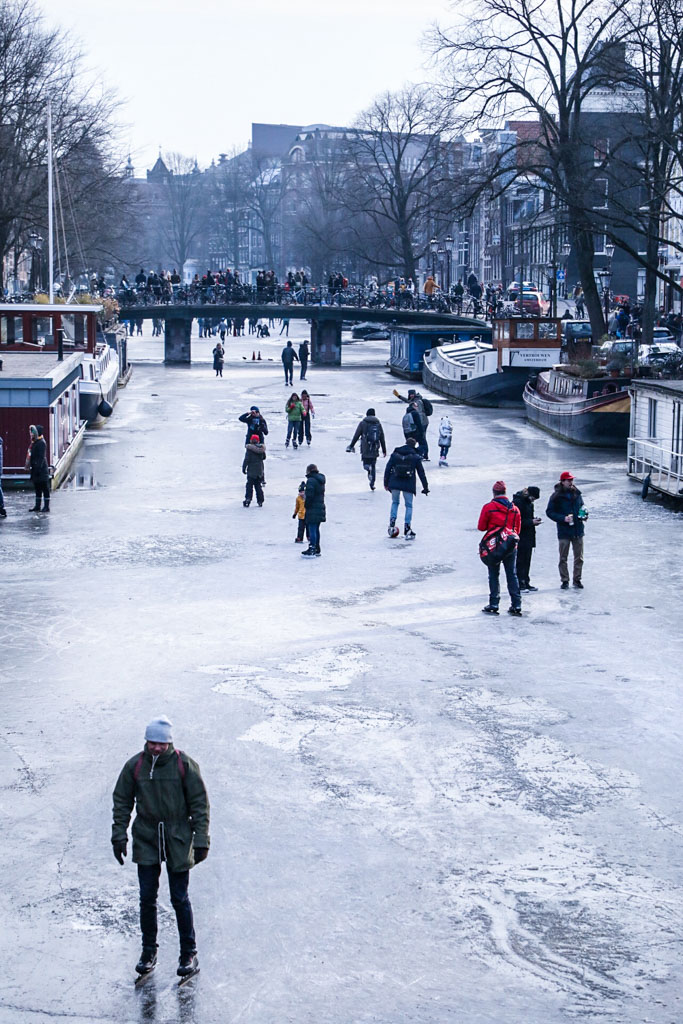 LilyWanderlust-Amsterdam-Frozen-Canals-11.jpg