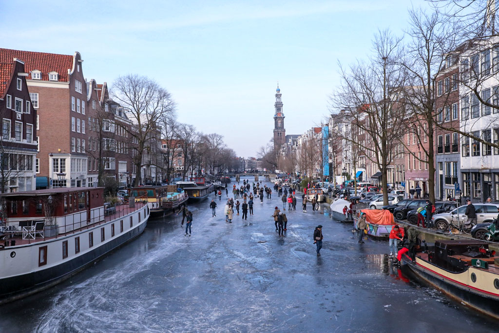LilyWanderlust-Amsterdam-Frozen-Canals-12.jpg