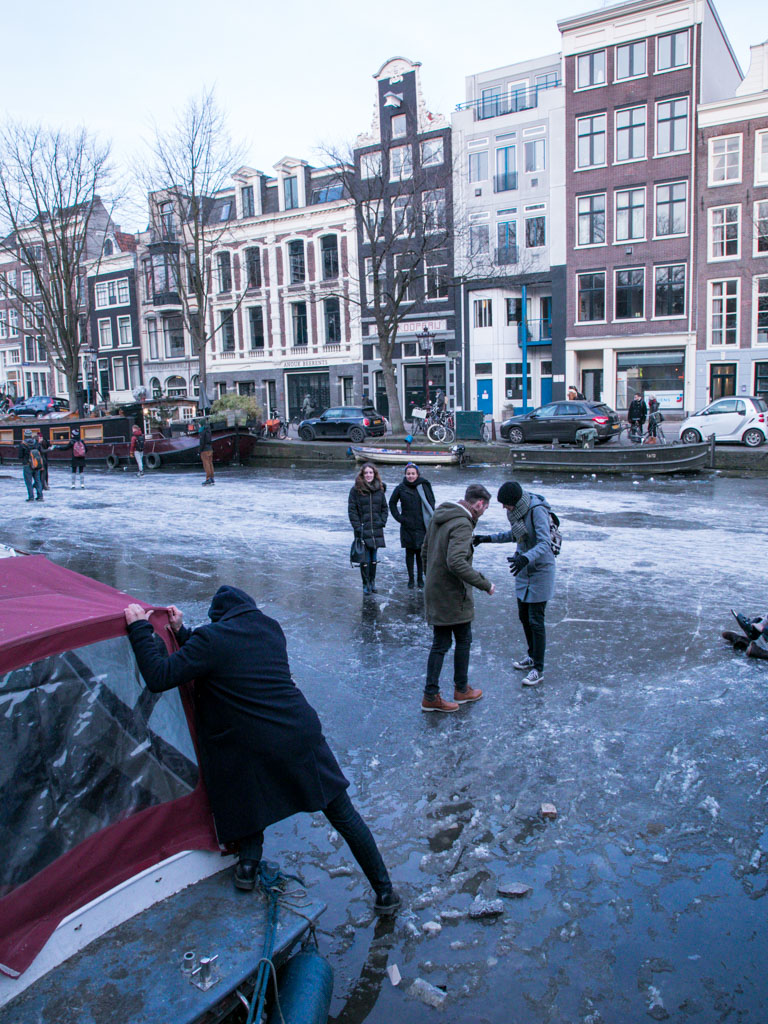 LilyWanderlust-Amsterdam-Frozen-Canals-16.jpg