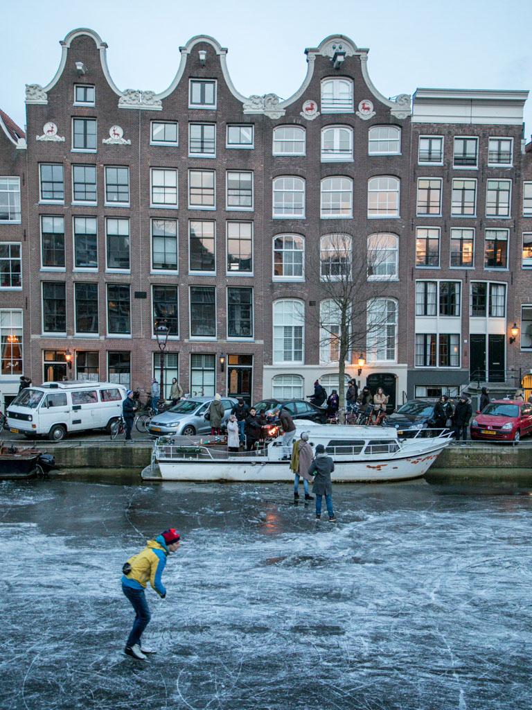 LilyWanderlust-Amsterdam-Frozen-Canals-28.jpg