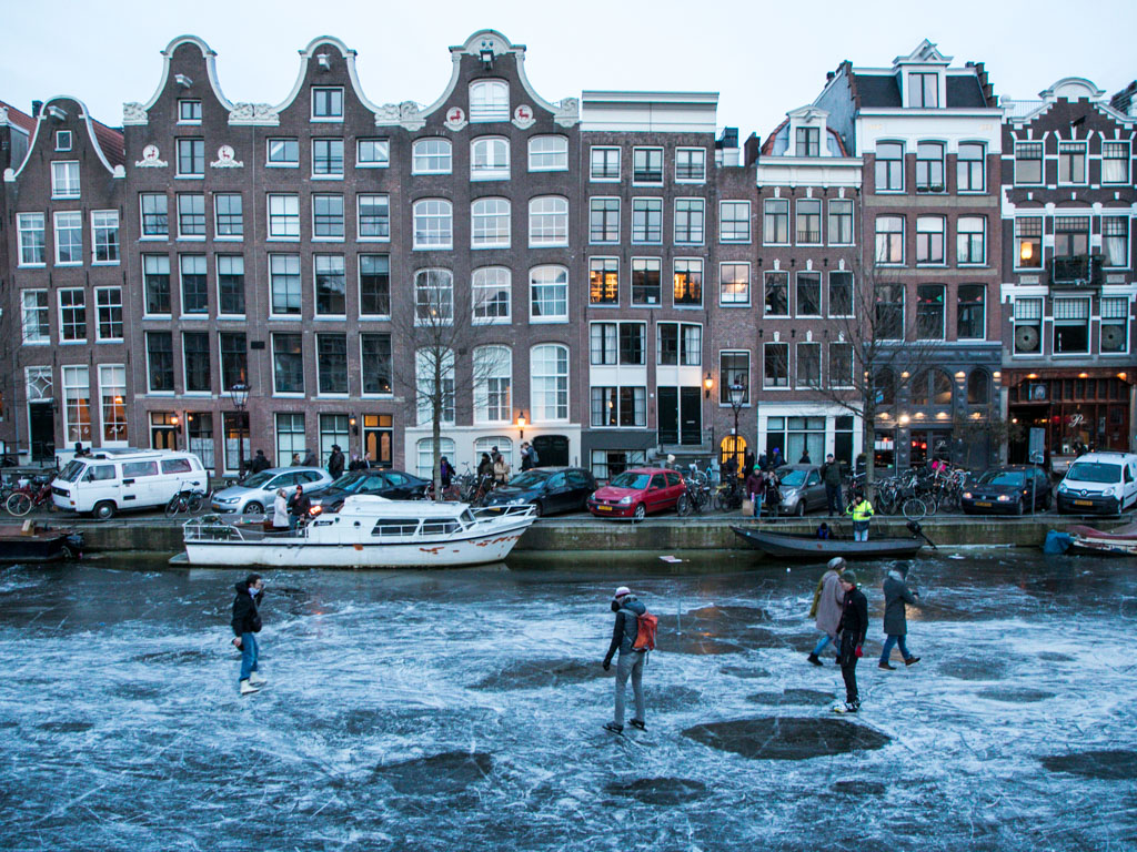 LilyWanderlust-Amsterdam-Frozen-Canals-29.jpg