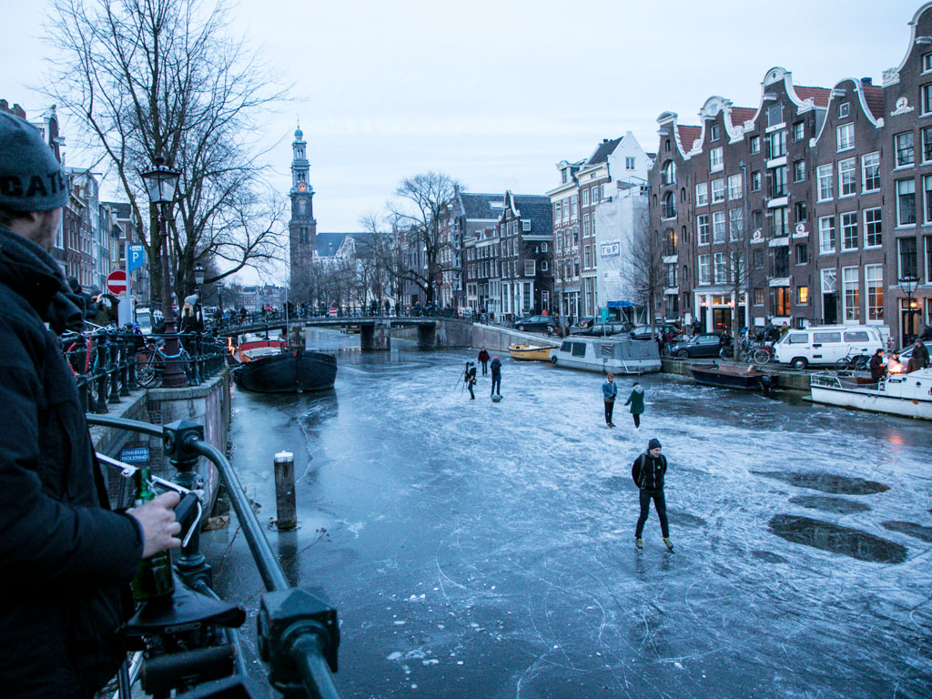 LilyWanderlust-Amsterdam-Frozen-Canals-30.jpg