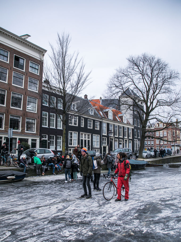 LilyWanderlust-Amsterdam-Frozen-Canals-34.jpg