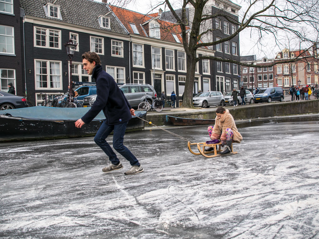 LilyWanderlust-Amsterdam-Frozen-Canals-35.jpg