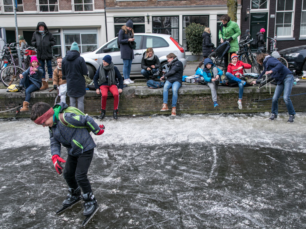 LilyWanderlust-Amsterdam-Frozen-Canals-38.jpg