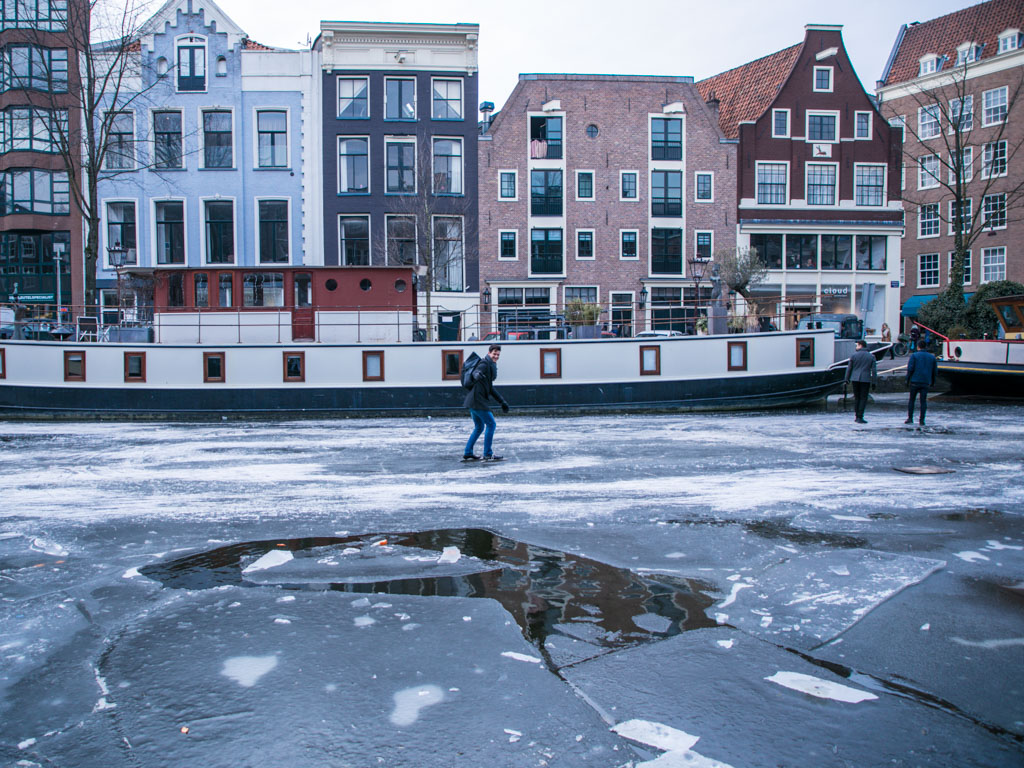 LilyWanderlust-Amsterdam-Frozen-Canals-57.jpg