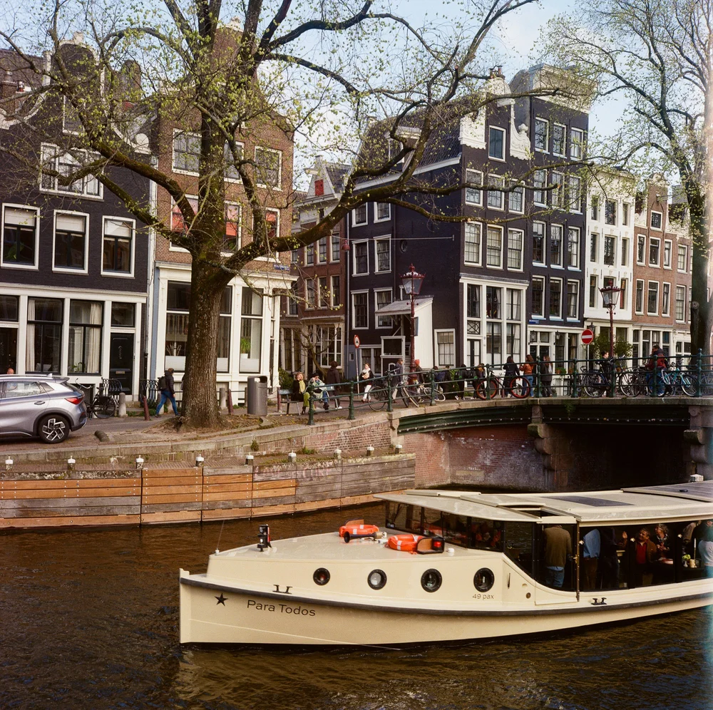 LilyWanderlust-Amsterdam-Rolleiflex-Lomo400-Spring-2025-©LilyHeaton-09.jpg