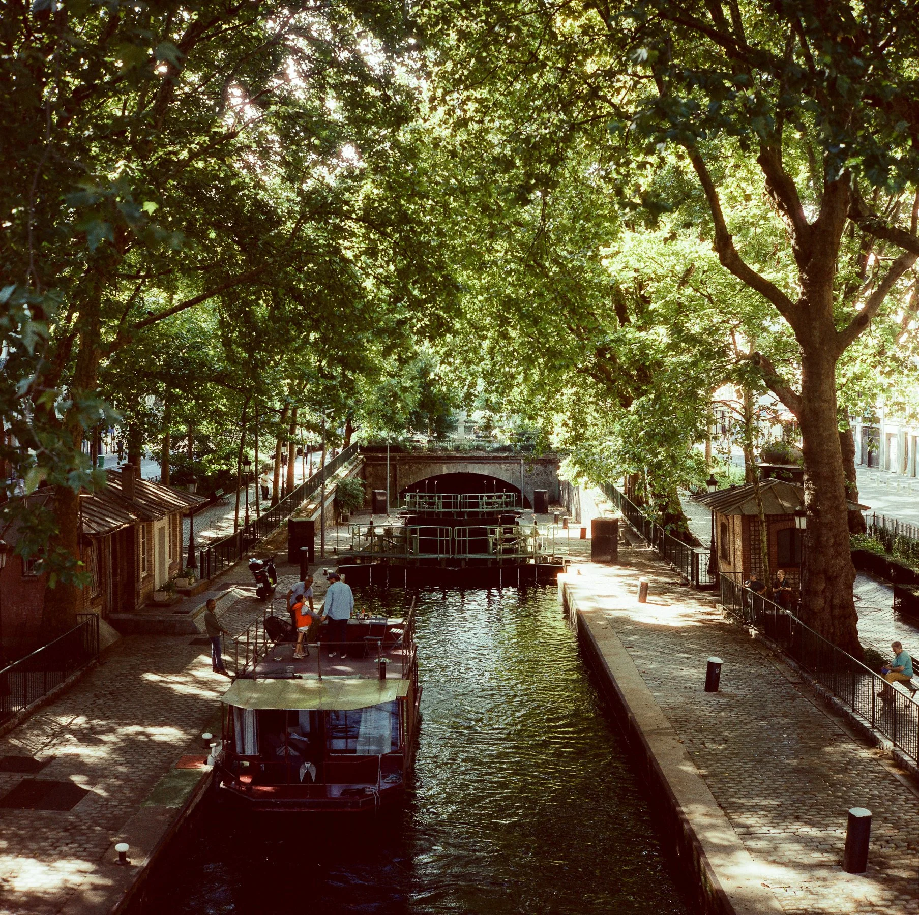 LilyWanderlust-Paris-Rolleiflex-Opticolor200©Lily Heaton 2025-10.jpg