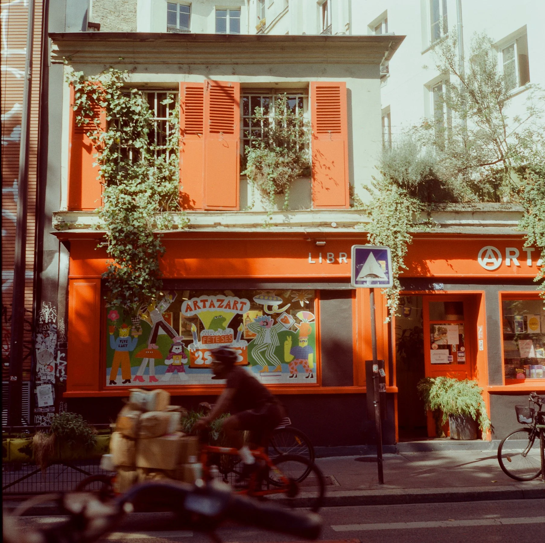 LilyWanderlust-Paris-Rolleiflex-Opticolor200©Lily Heaton 2025-06.jpg