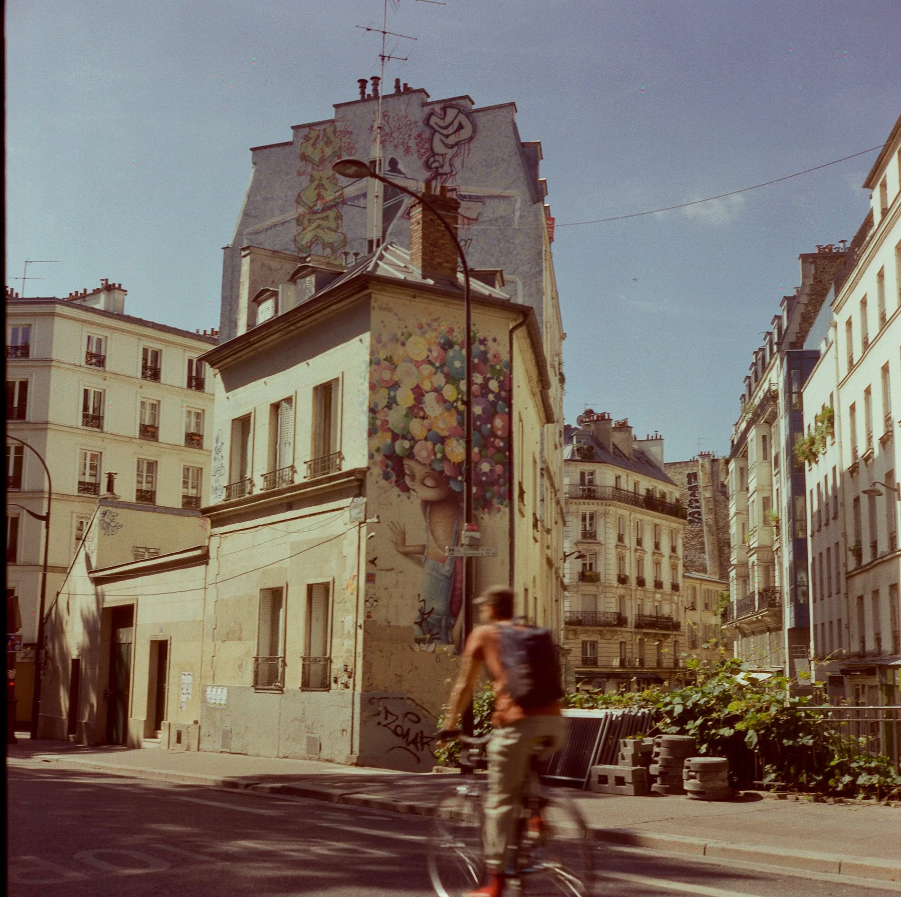 LilyWanderlust-Paris-Rolleiflex-Opticolor200©Lily Heaton 2025-03.jpg