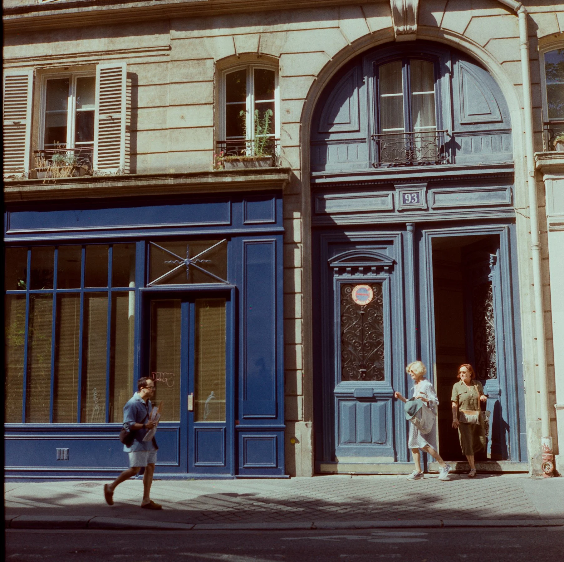 LilyWanderlust-Paris-Rolleiflex-Opticolor200©Lily Heaton 2025-02.jpg