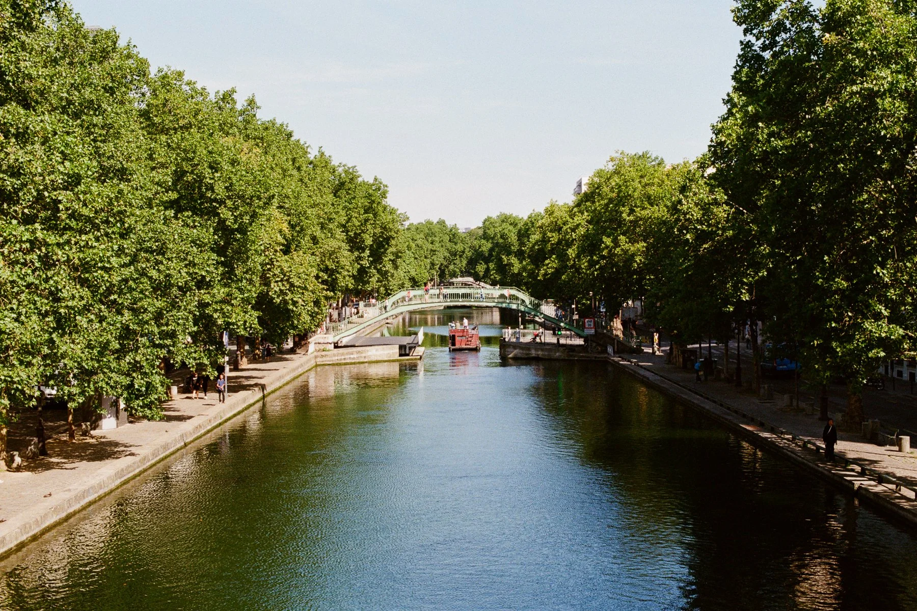 LilyWanderlust-Paris-Canal-Saint-Martin-Photowalk-KodakUltramax©Lily Heaton 2025-4.jpg
