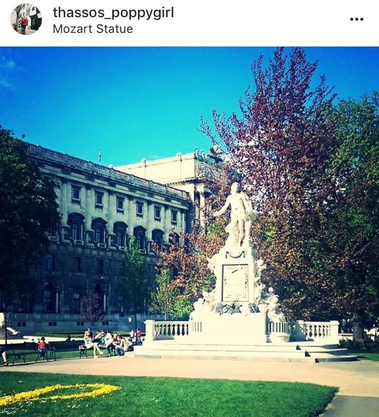 статуята на Моцарт, намираща се в парка му