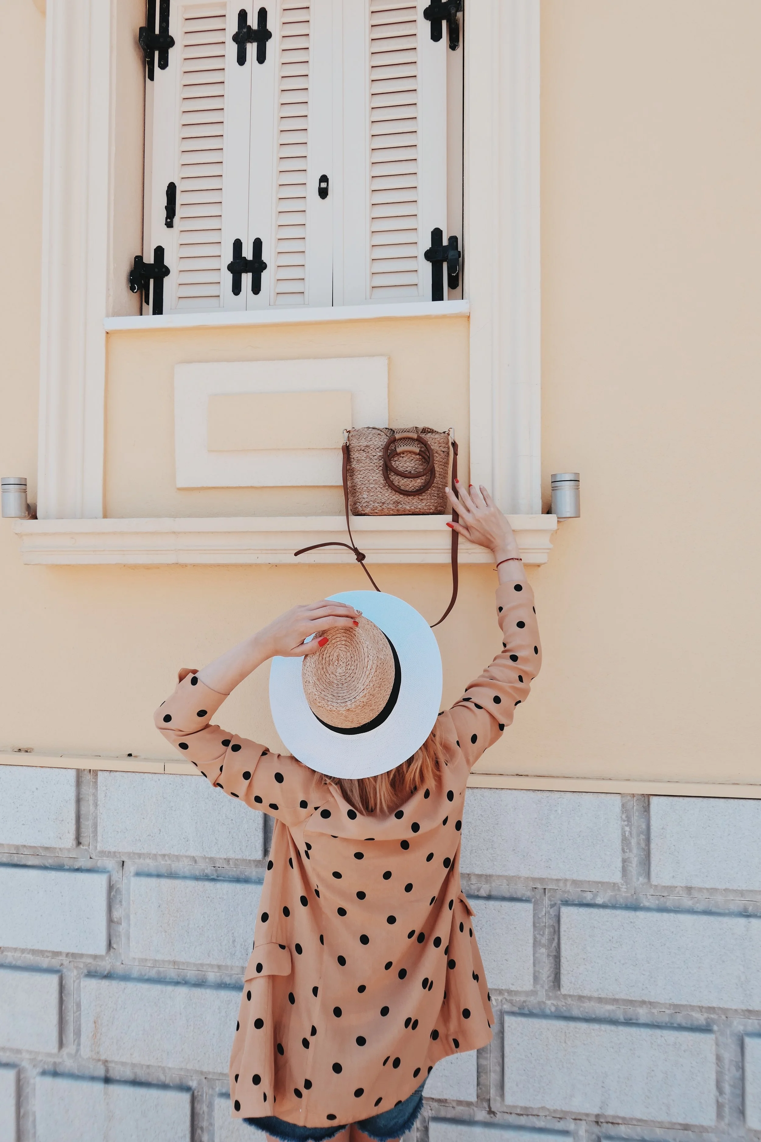 Точки, Точка, Точки... или за вдъхновението под дрехата