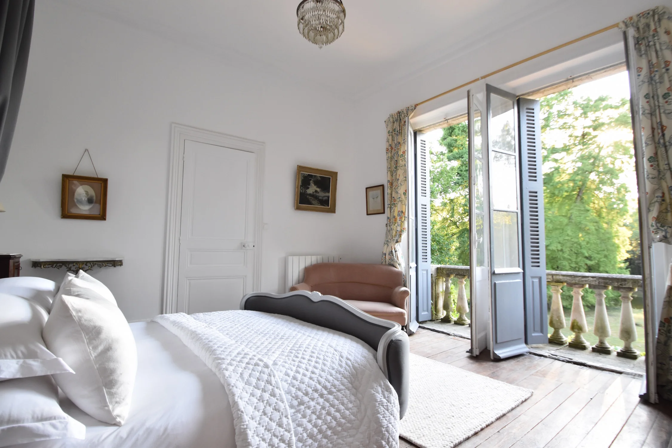 delmas bedroom with sofa windows open.jpg