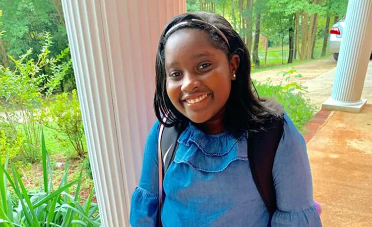 Pastor Sings Praises To God After 10-Year-Old Daughter Dies — Eew Magazine