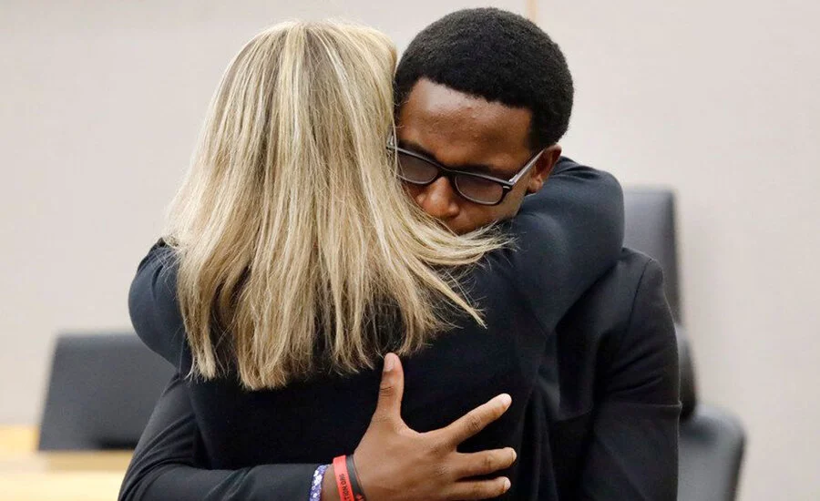 brandt-jean-embraces-amber-guyger-and-forgives-her900.jpg