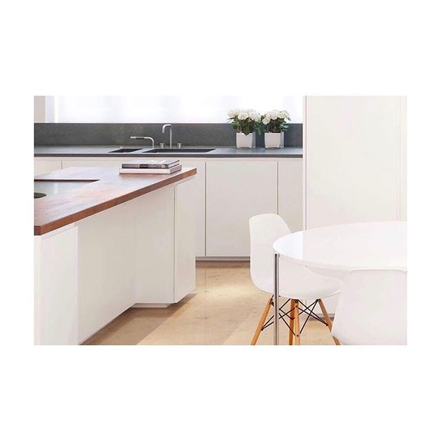Simplicity is key #kitchen #kitchendesign #white #simplicity #hermanmiller