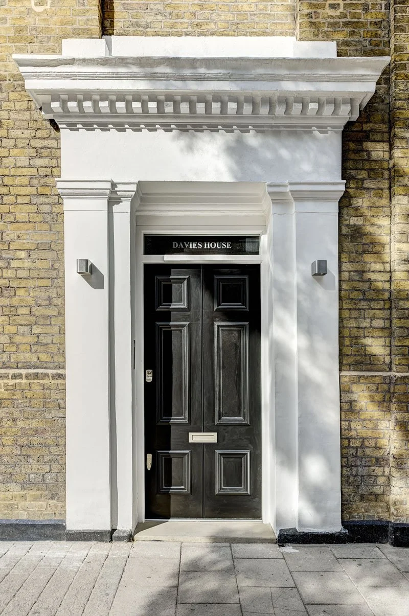 West Apartment Bear Pitt SE1 316356 door_RGB_800px.jpg