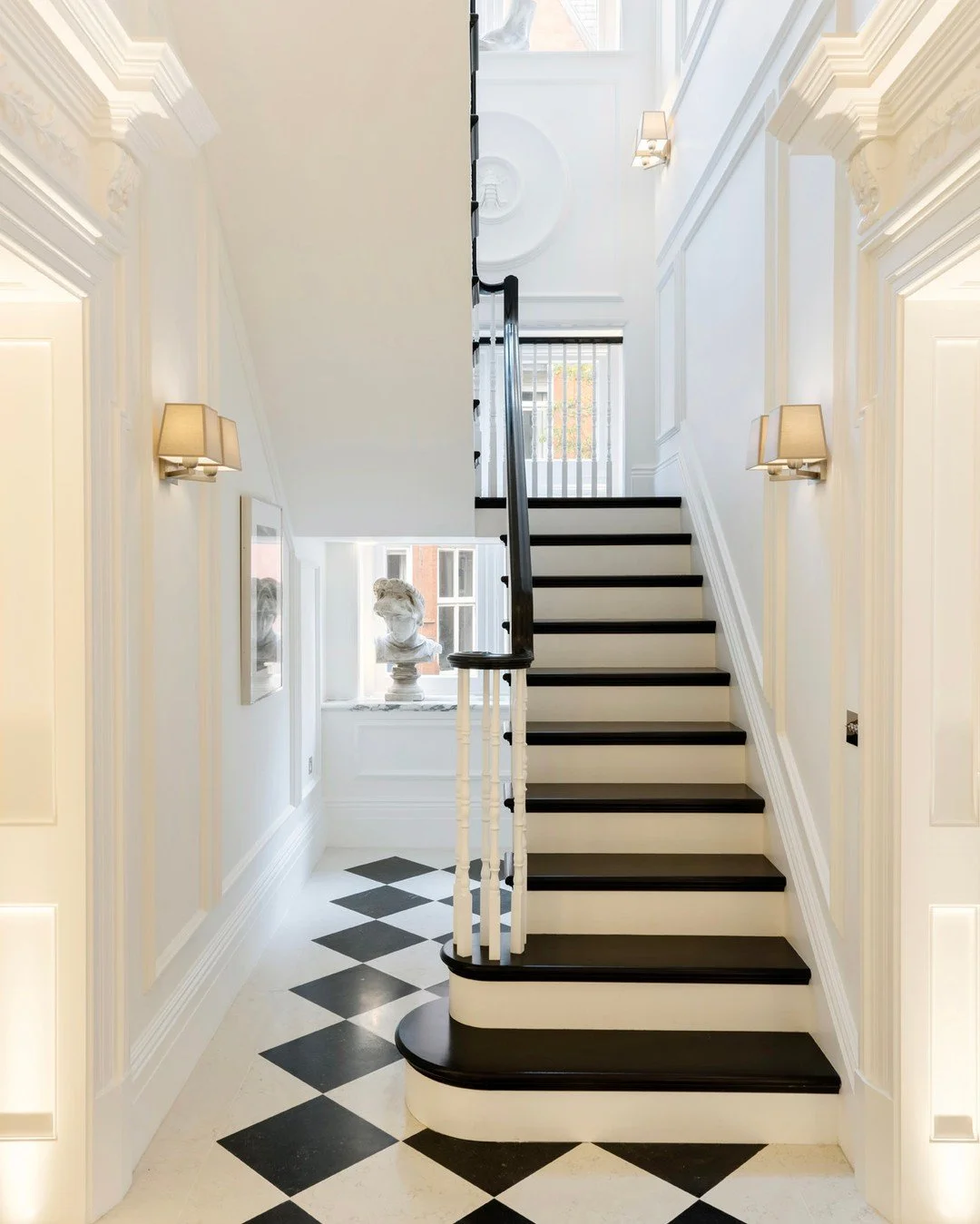 Classical architecture in Mayfair sculpted within a Grade 2 Listed Building

#Mayfairarchitect
#Bespokeinteriorlondon
#Westminsterarchitect
#SWLondonarchitect
#Exclusivepropertydesign

#Expertprojectdelivery