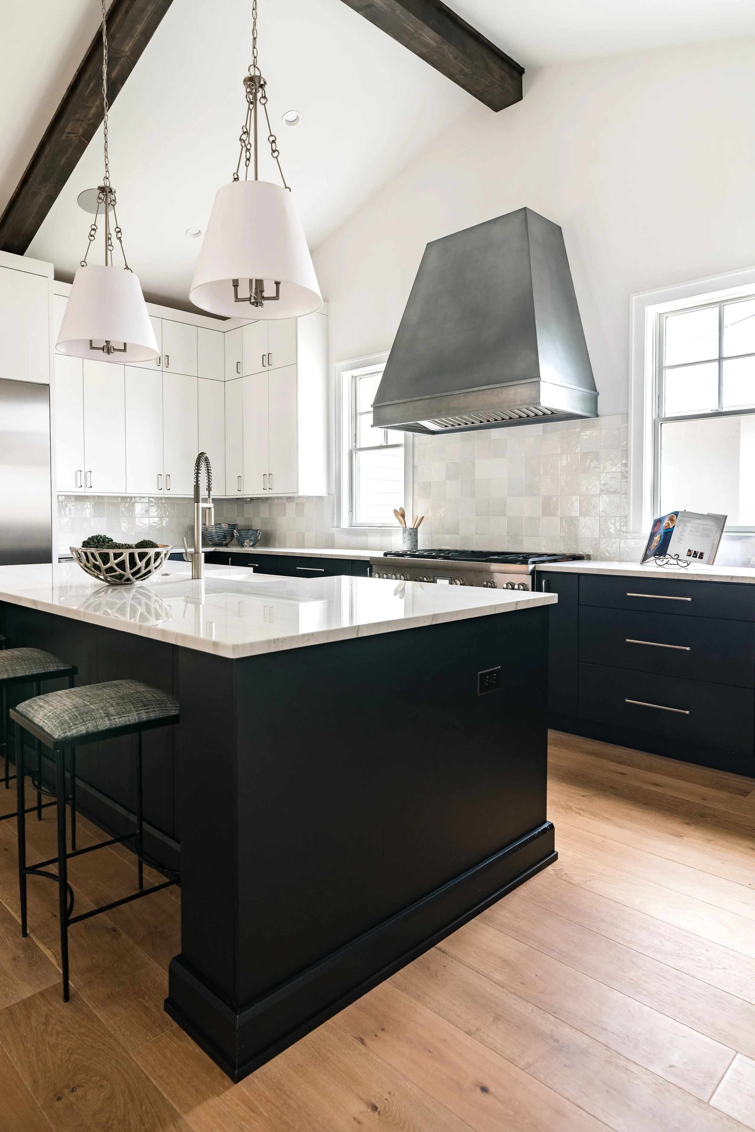 Liquid metal range hood