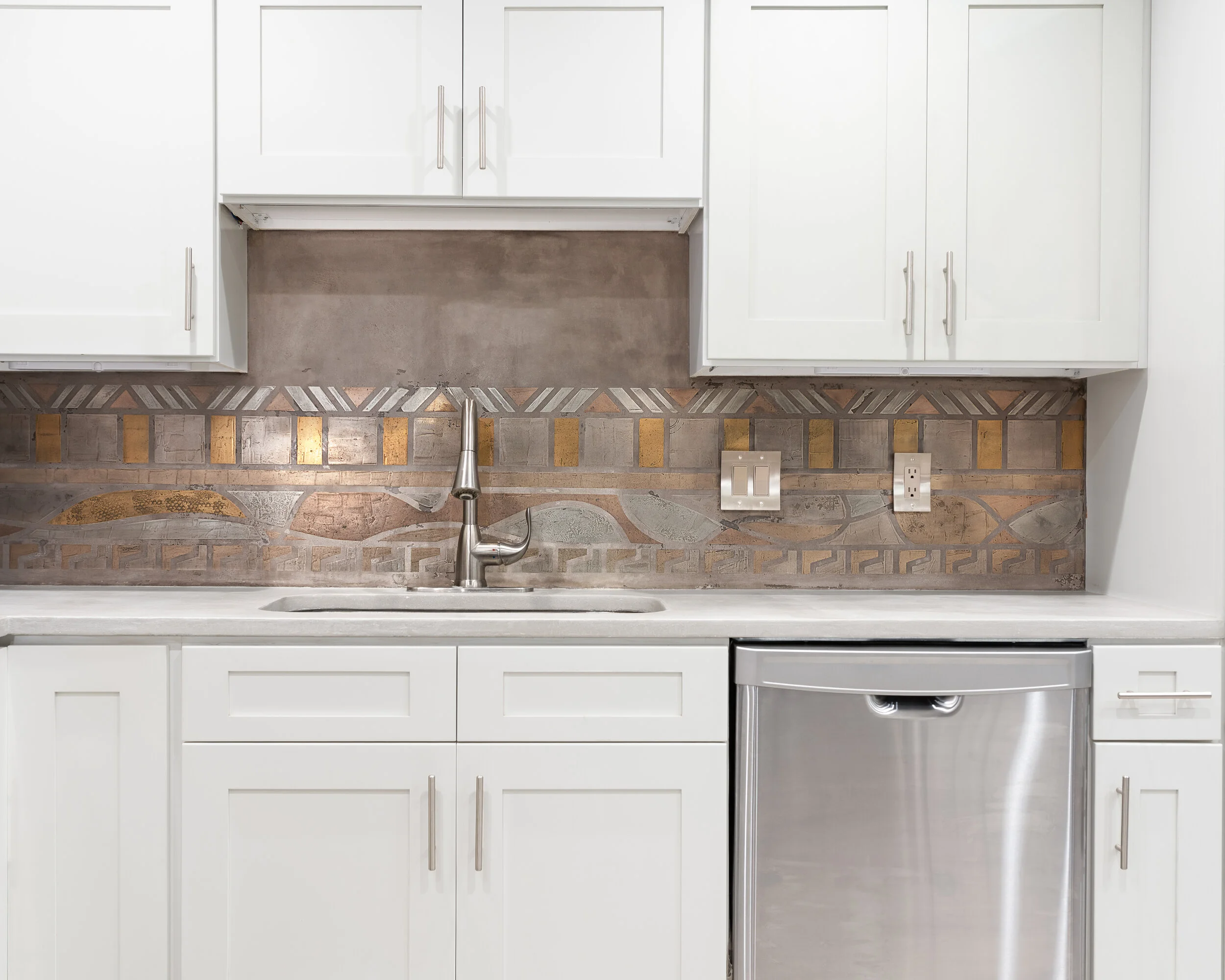modern kitchen liquid metal backsplash and micro cement countertop 