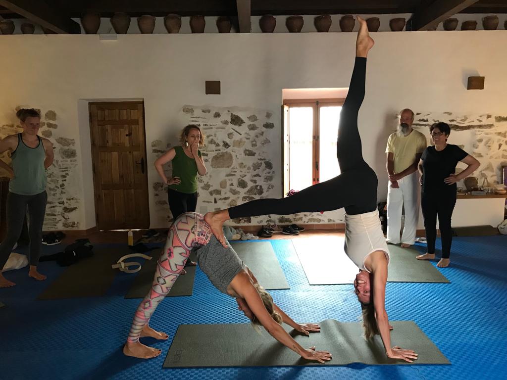 Handstand drills acro yoga 200h Yin Vinyasa Teacher training course Spain Jane Bakx Yoga