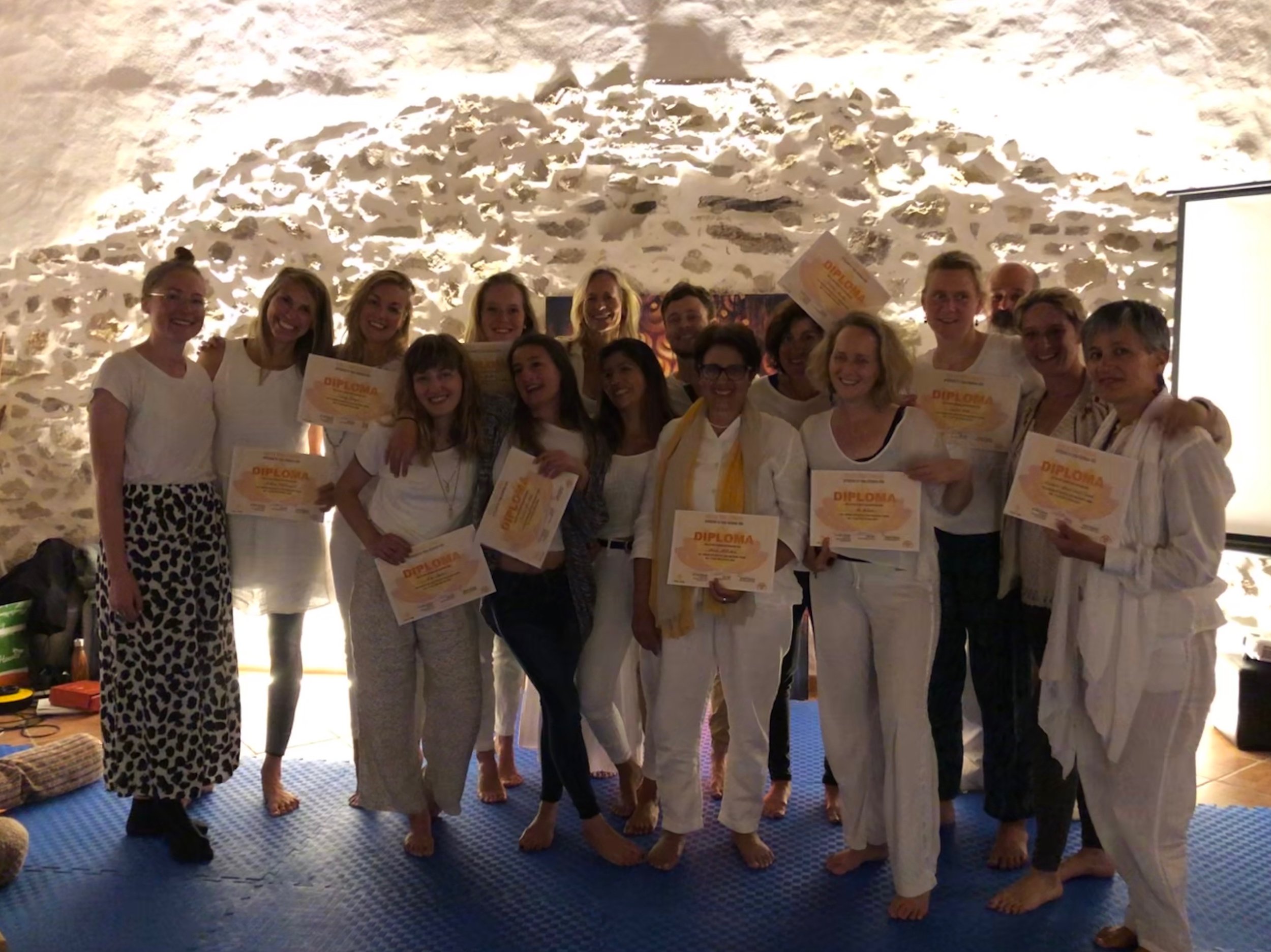 Yoga Alliance certificate closing ceremony 200h Yin Vinyasa Teacher training course Spain Jane Bakx Yoga