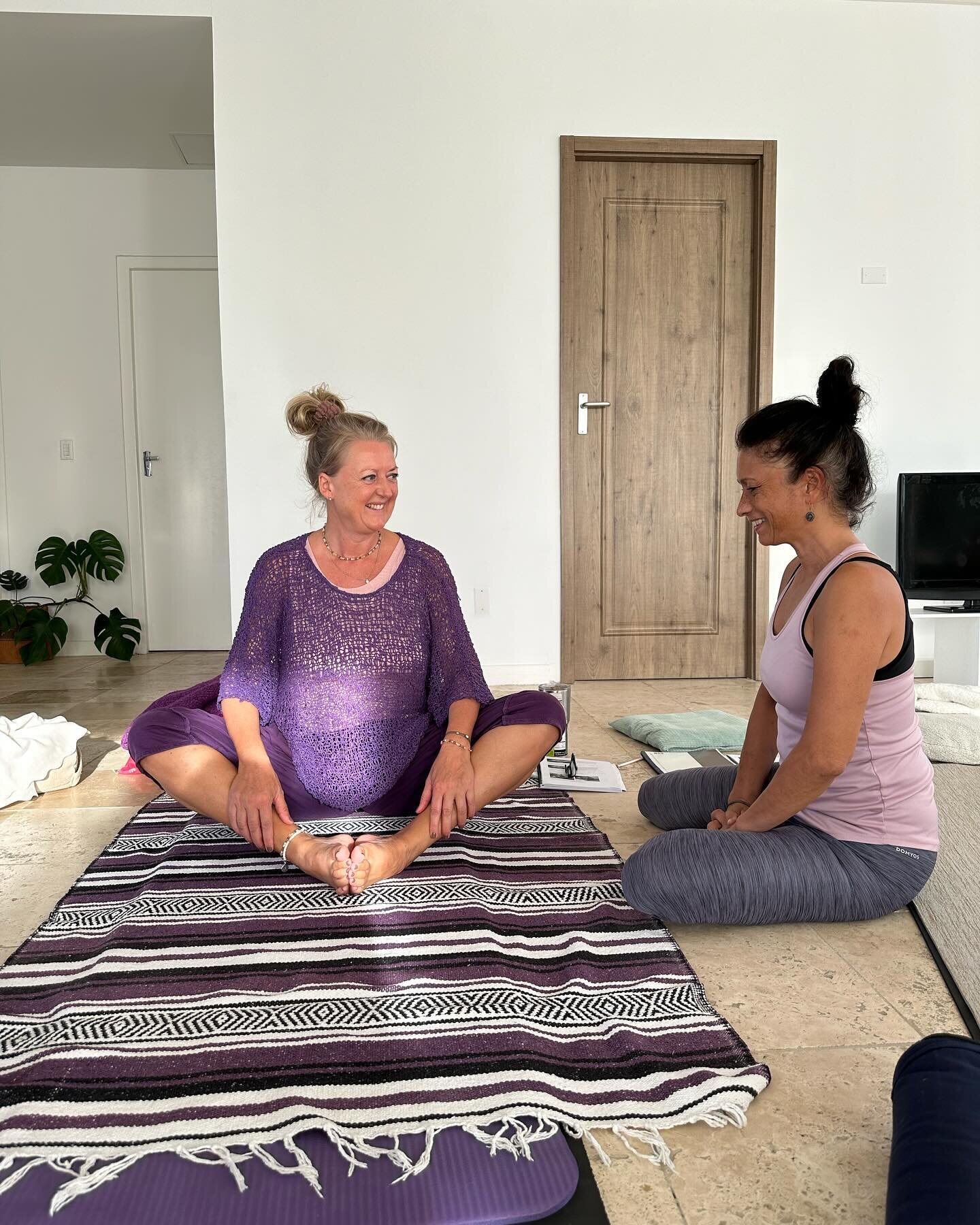 Yin Yoga Teacher training course on Cura&ccedil;ao.
A little impression of part 1. 

🧘🏻&zwj;♀️ a lovely group of people
🏠 a beautiful &amp; comfortable studio
🙏🏼 many wonderful Yin Yoga sessions
🩻 lots of anatomy lectures to be able to practice