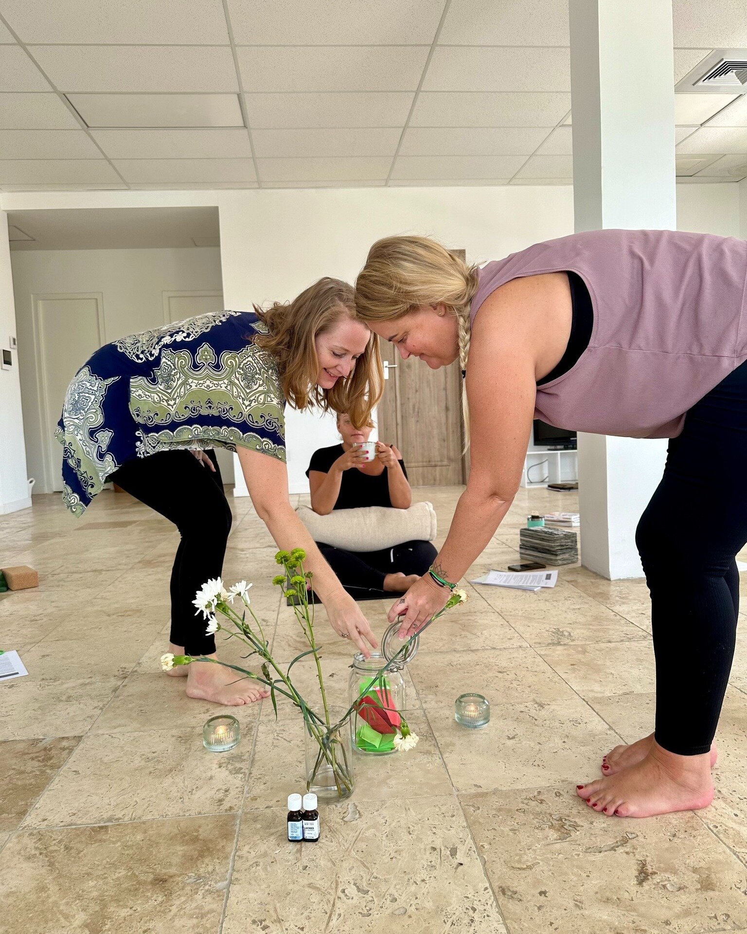 FLOW ~ Yang Yoga Teacher training course on Cura&ccedil;ao.
A little impression of part 1. 

🧘🏻&zwj;♀️ a small &amp; intimate group of lovely ladies
🏠 a beautiful &amp; comfortable studio
🔥 daily strengthening Vinyasa Flow Yoga sessions
🩻 lots o