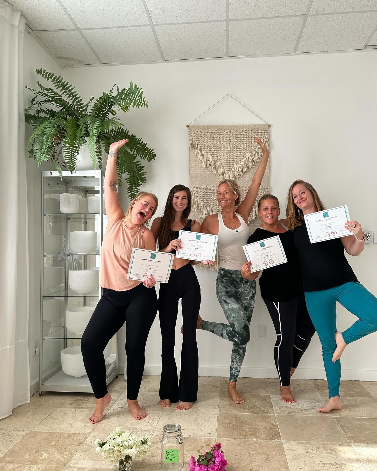 FLOW ~ Yang Yoga Teacher Training course on Cura&ccedil;ao.
A little impression of part 2. 

🧘🏻&zwj;♀️ a very small &amp; intimate group of lovely ladies
🏠 a beautiful &amp; comfortable studio
🔥 daily strengthening Vinyasa Flow Yoga sessions
🩻 l