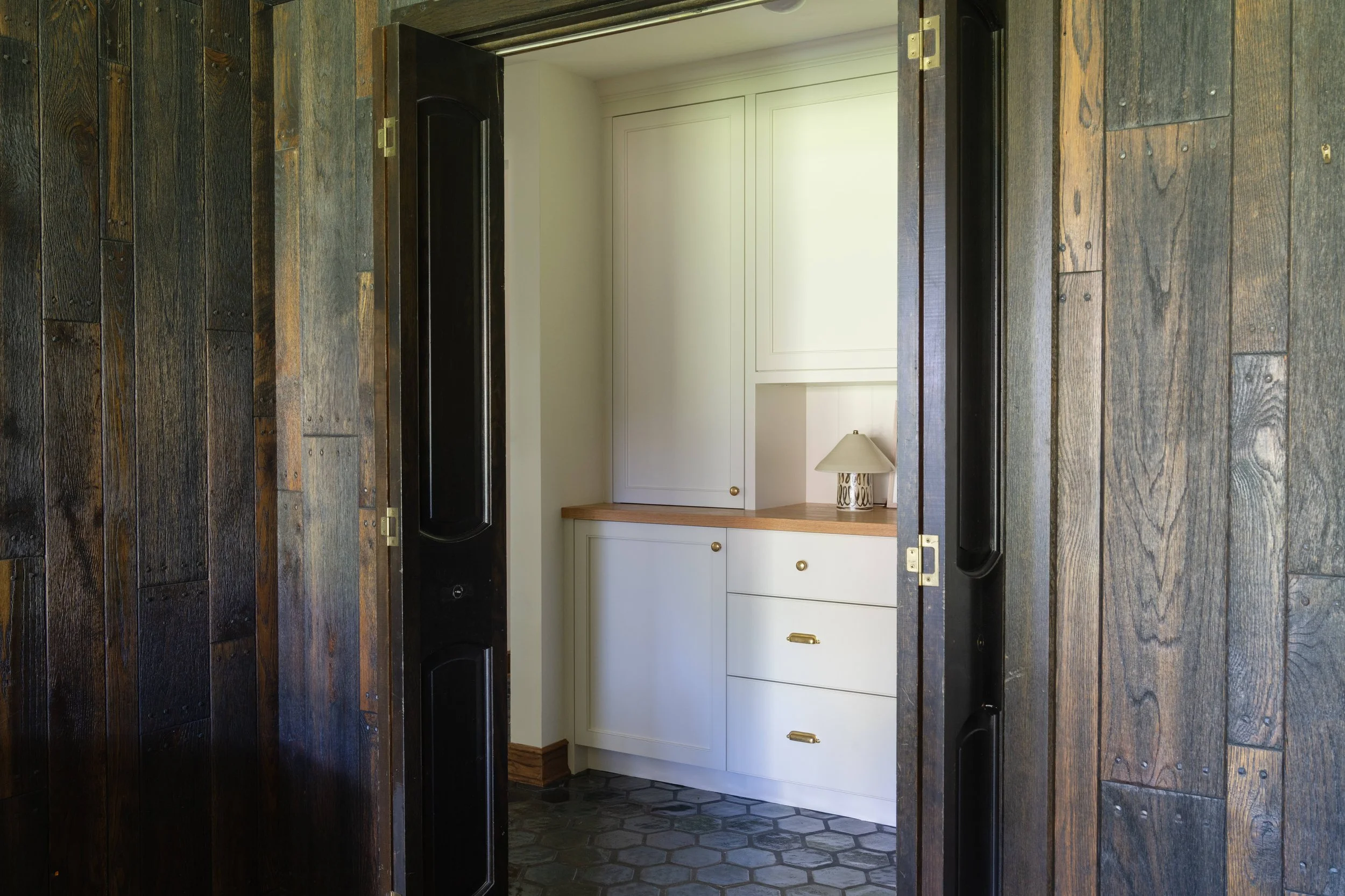 butlers-pantry-kitchen-remodel-minneapolis-stpaul-mn-tusk-builders-70.jpg