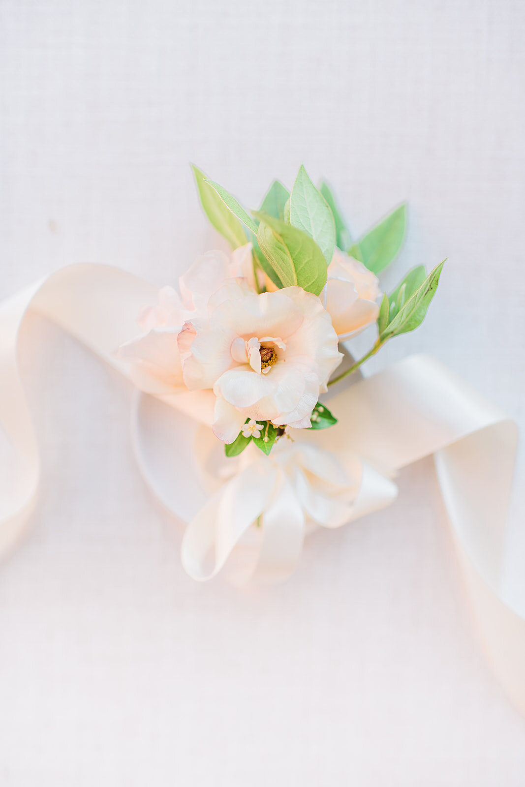 blush-Wrist-corsage-blush-floral-co-houston-texas-florist-kaiti-moyers-photography