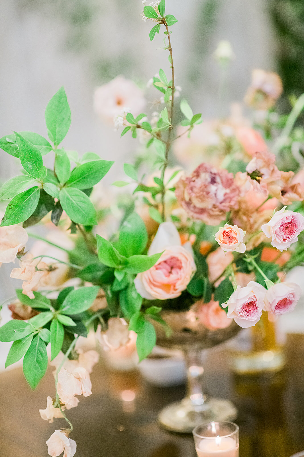 garden-style-peach-blush-ivory-centerpiece-blush-floral-co-houston-texas-florist-kaiti-moyers-photography