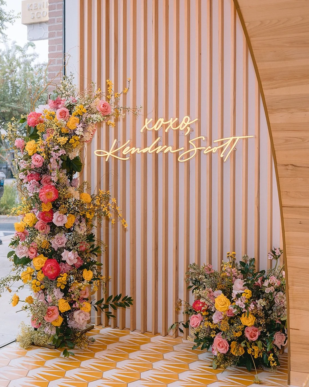 Install of a beautiful deconstructed arch to complement @kendrascott neon signage at their storefront at @shopatmarketstreet 💛

Our arch created the perfect backdrop for photo op&rsquo;s at the Kendra Scott x LoveShackFancy product launch event 📸 
