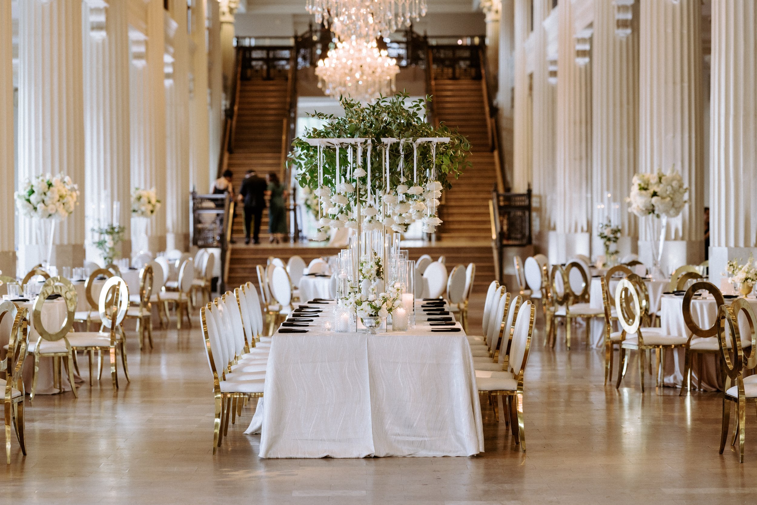 Hanging rose floral installation above head table at The Corinthian Houston luxury wedding reception.