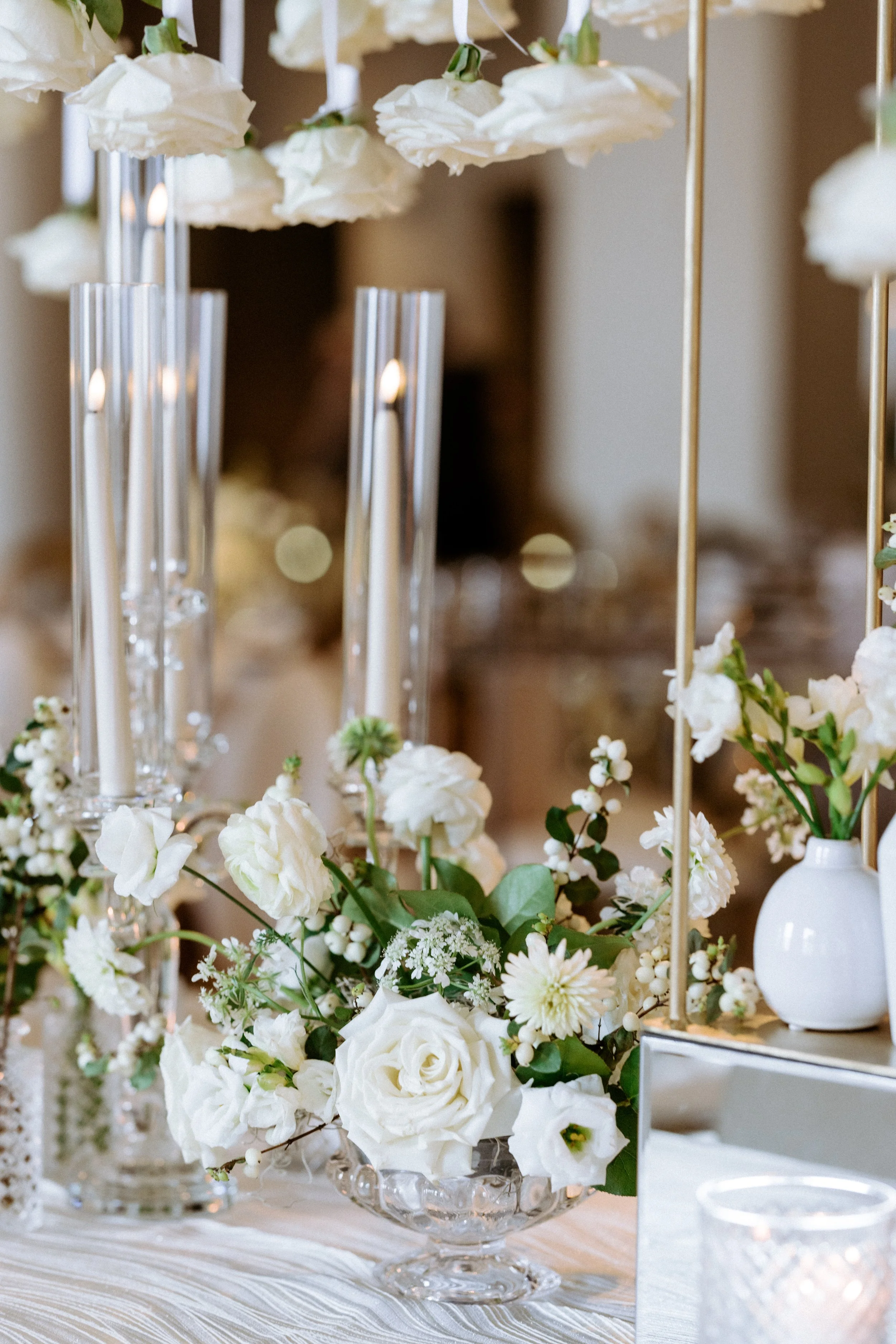 Head table florals and candlelight at The Corinthian Houston.
