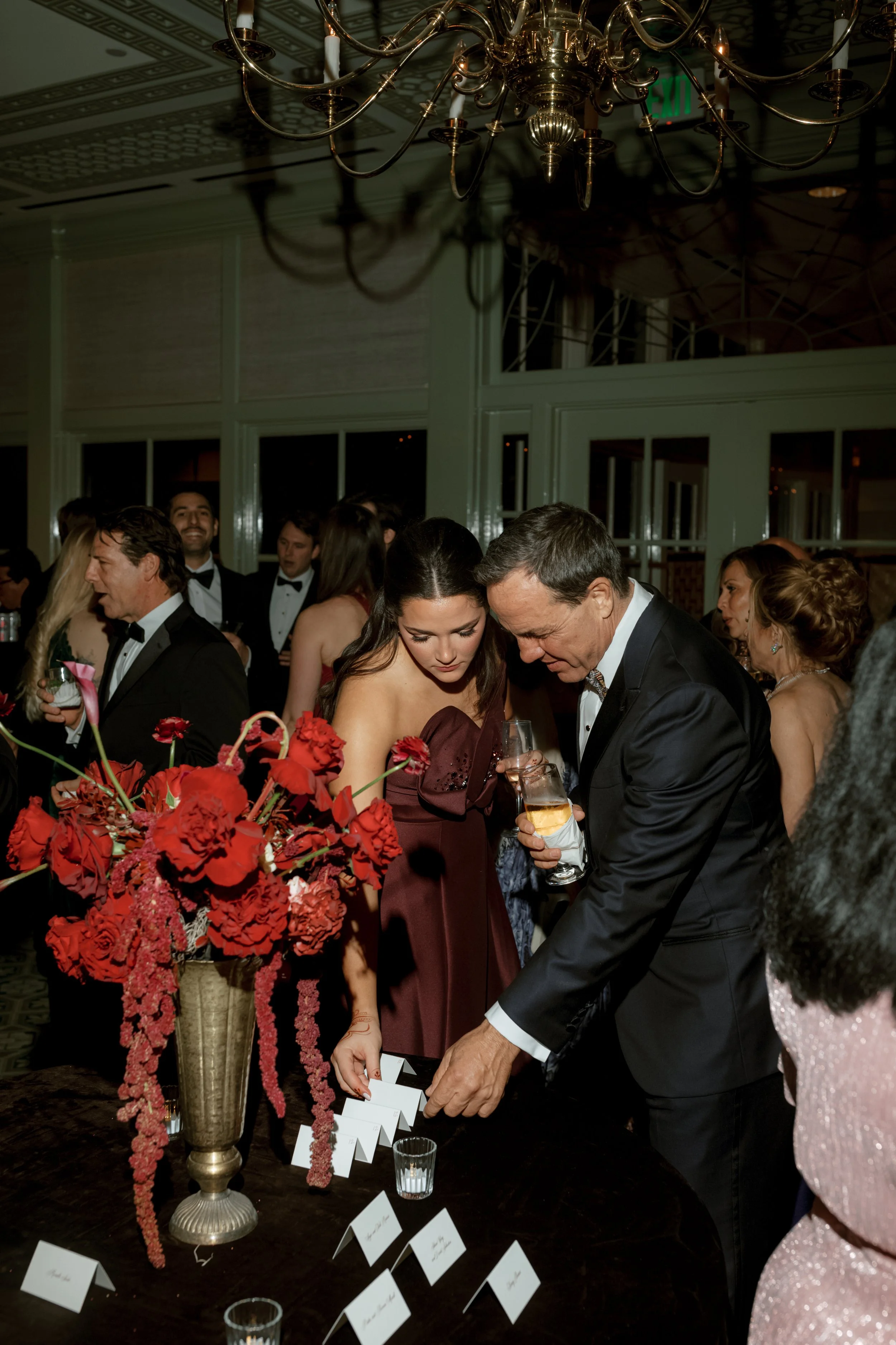 Welcome table urn at Junior League of Houston Wedding Reception.