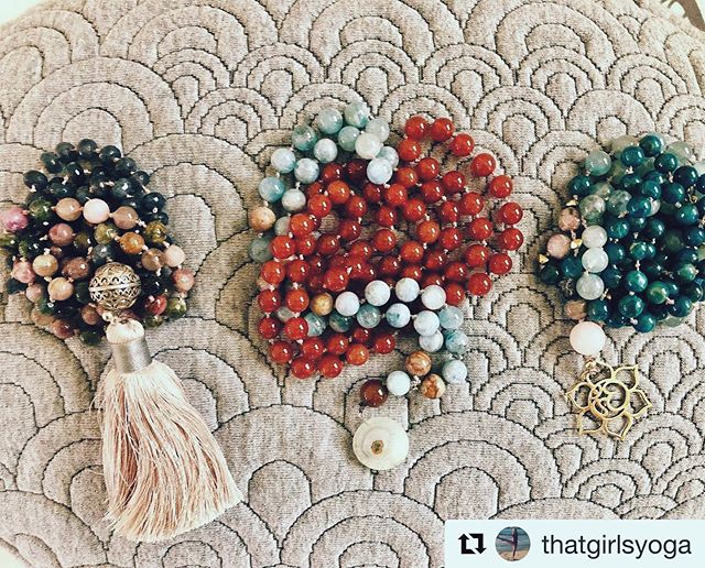 MALAS + MANTRAS + MEDITATION 🧘🏻&zwj;♂️📿
.
. Workshop Description 💡: Join Cindy Shapiro (@thatgirlsyoga) for a fun filled afternoon handcrafting a Mala necklace and practicing the ancient art of Mantra and Meditation. You&rsquo;ll explore how Mant