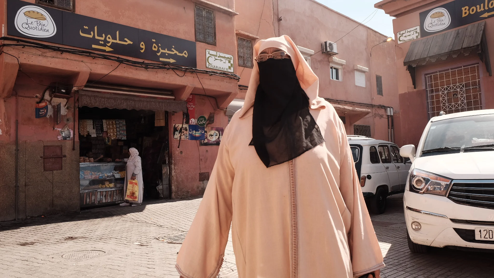  A woman crosses the street. Marrakech, Morocco. ©2016. 