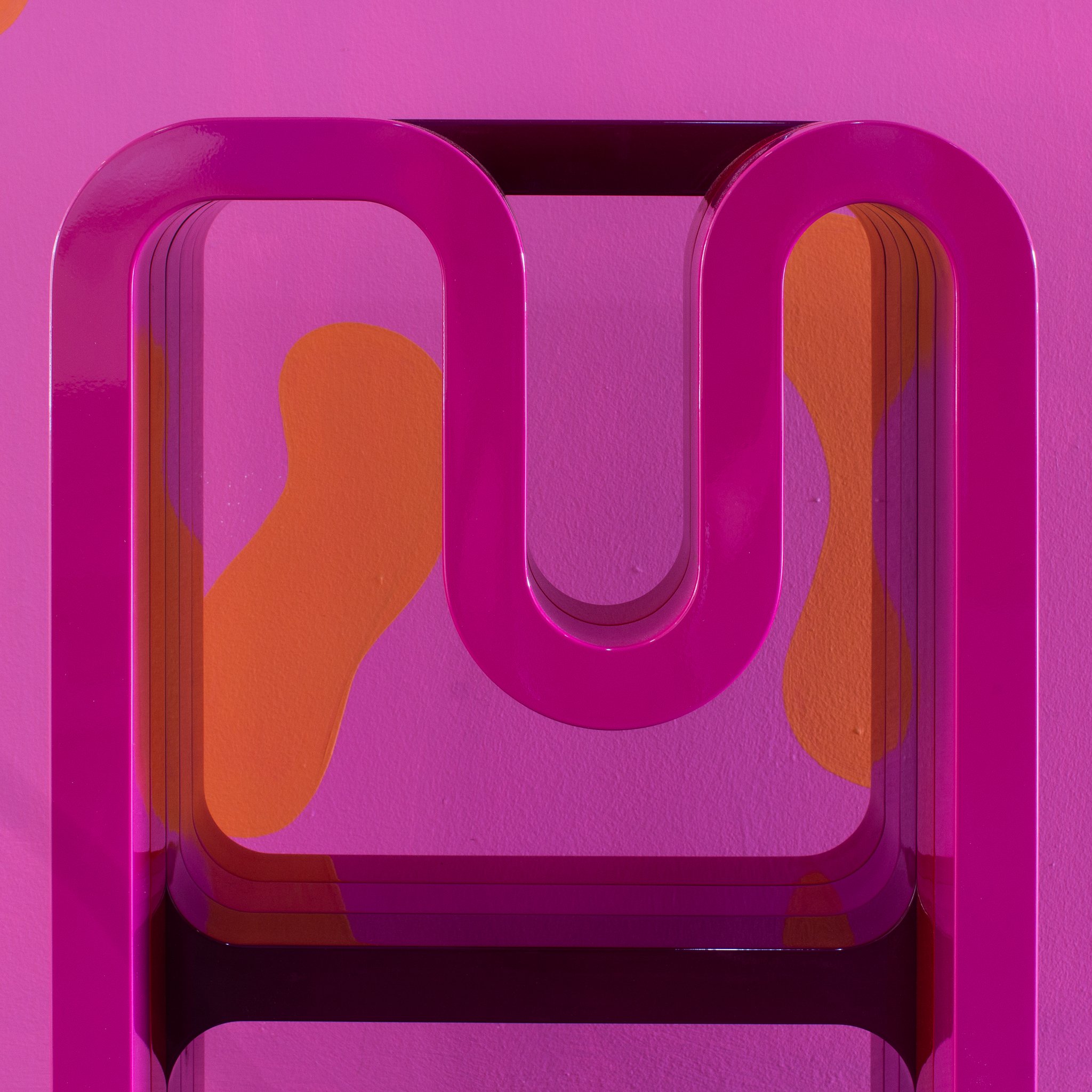 Loop Side Table (Pink)