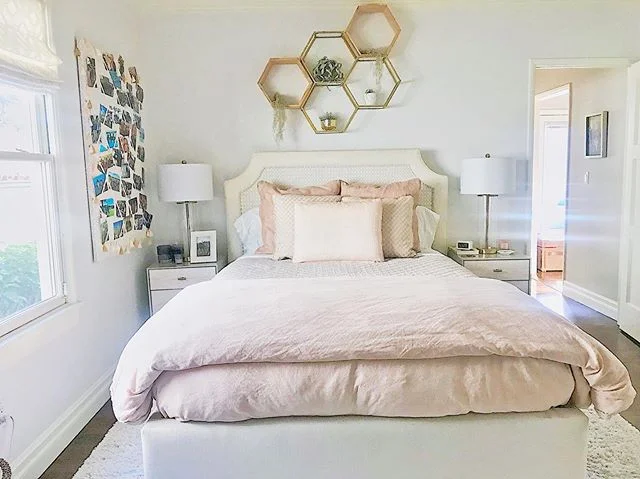 And this bedroom for the older sister.. sweet and feminine! 💞