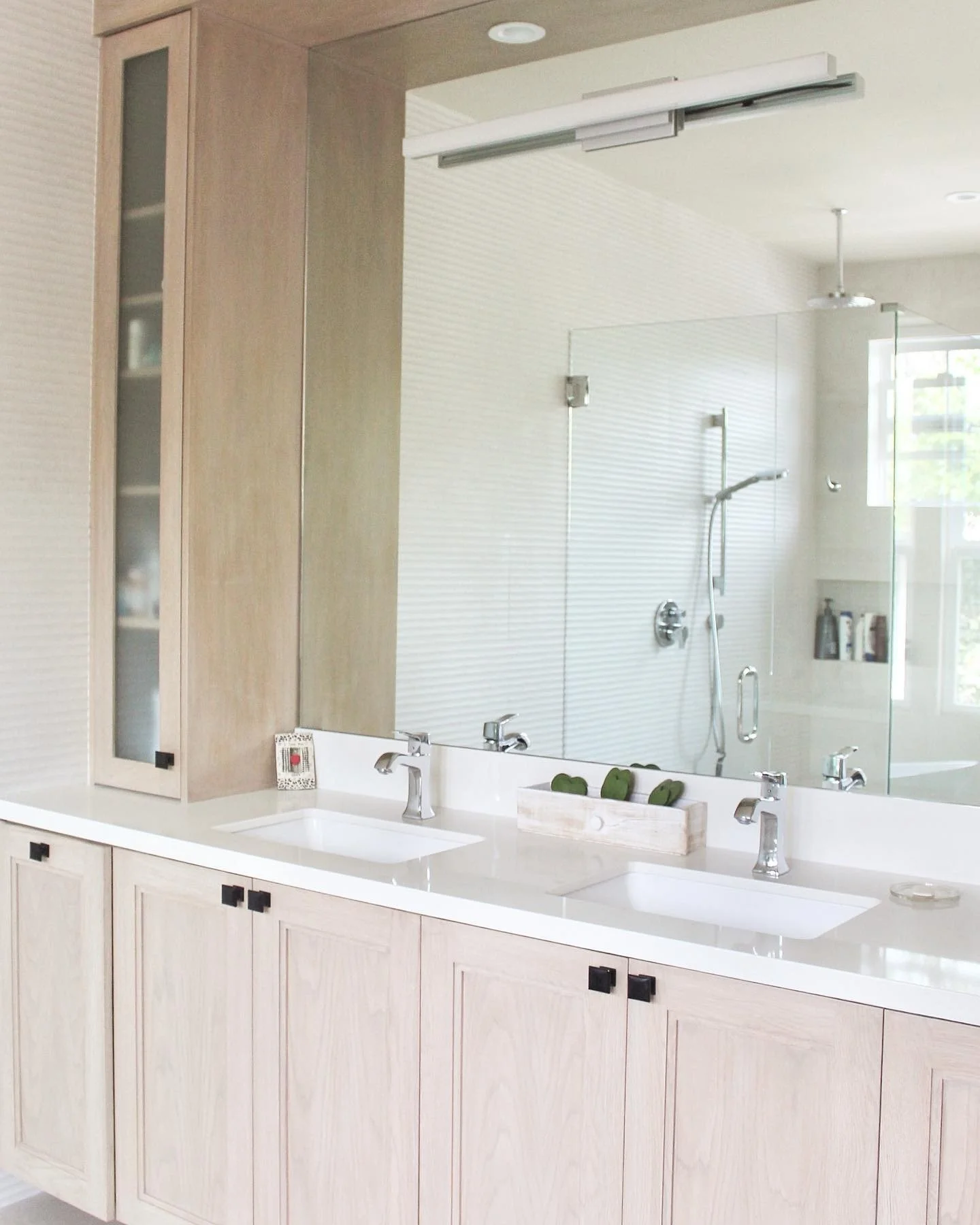 I am loving the textured tile wall we did in this primary suite bathroom! Simple and understated yet so pretty 😍