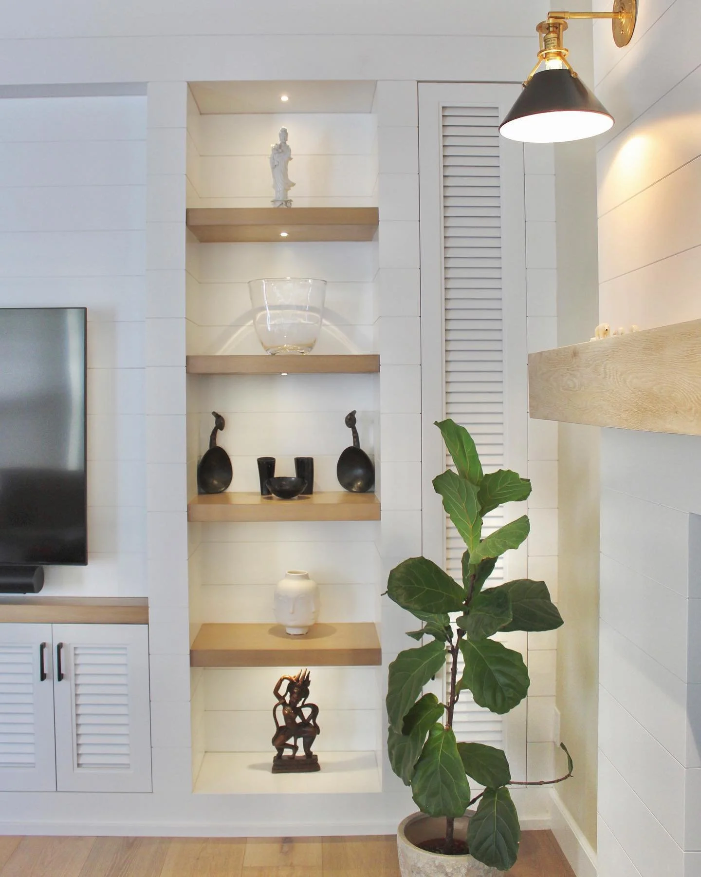 My favorite shelfie to date 😍