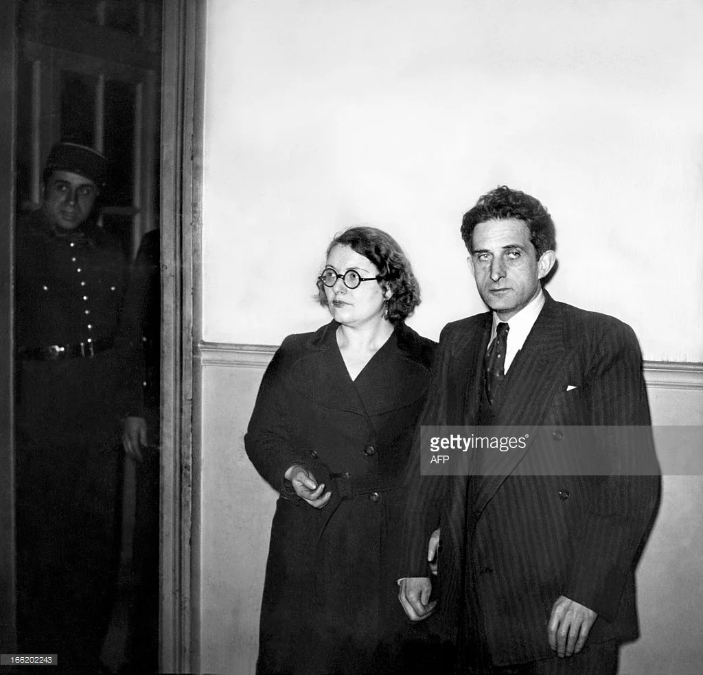Abraham (R) and Chawa Grynszpan, uncle and aunt of Herschel Grynszpan, attend Grynszpan hearings 02 December 1938 at a Paris court.