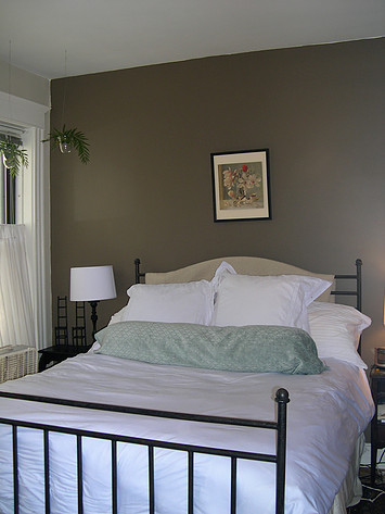 Small Bedroom Needs Umph Before