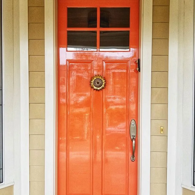 Just finished up another beautiful door in Bethesda. We also painted the back gate with the same process. Fine Paints of Europe Hollandlac Brilliant WC-36 #finepaintsofeurope #exterior #frontdoor #finepaintsofeuropemastercertifiedpainter