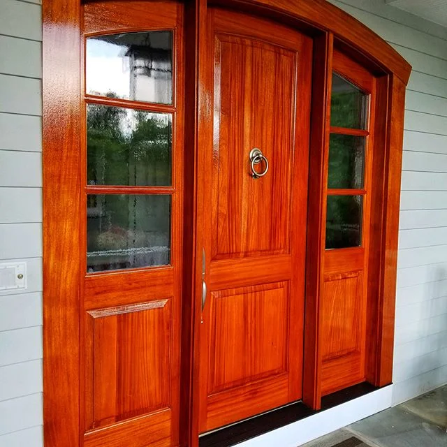 Just finished this spectacular front door and side panels in Bethesda. 1 coat of stain and 3 coats of Fine Paints of Europe Marine Varnish. #finepaintsofeurope #frontdoor #exterior #finepaintsofeuropemastercertifiedpainter