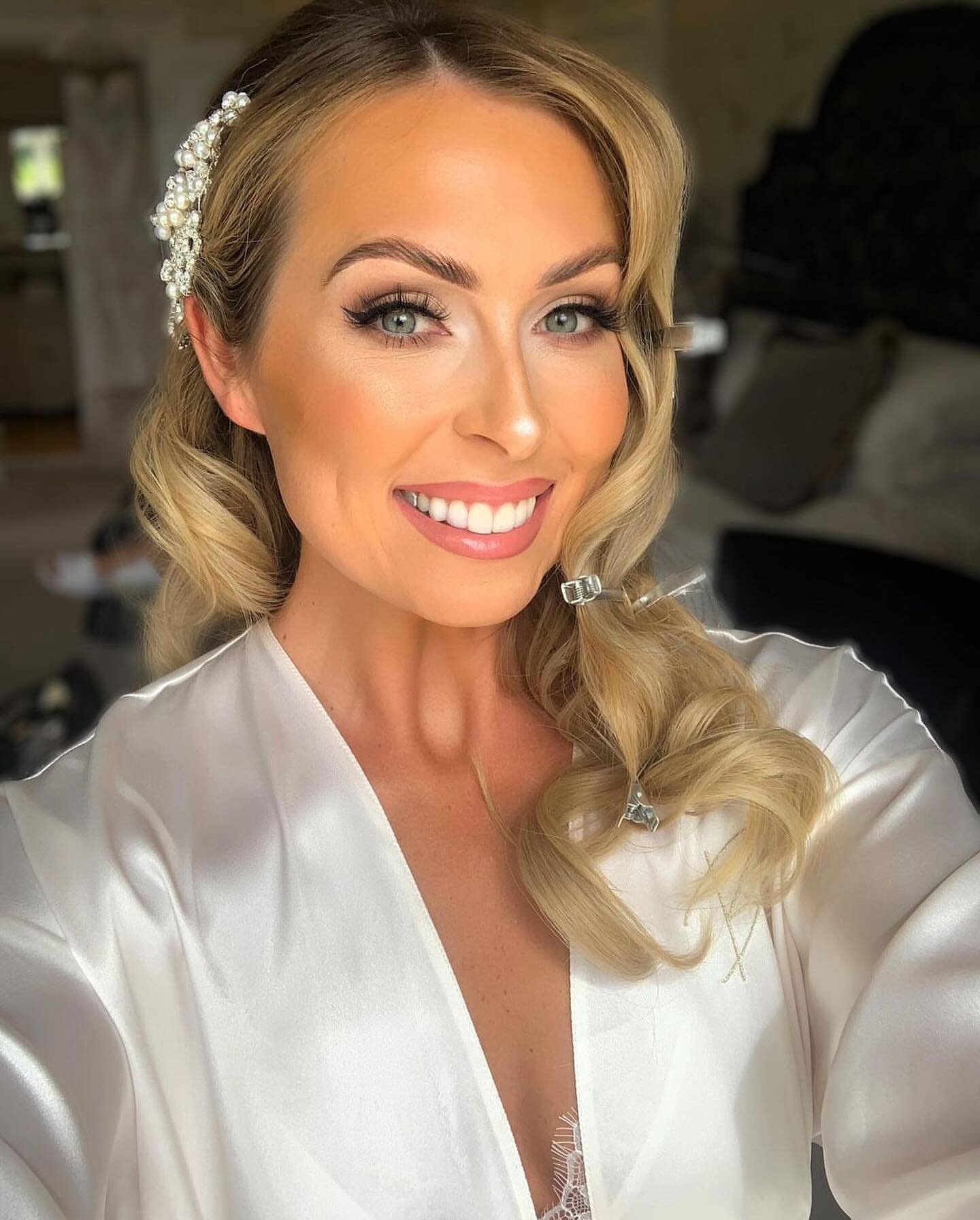Capturing those getting ready moments. Makeup selfie from my beautiful bride @emilaaay_x and wedding day bliss with all the details from the day by @andersonphotofilm 🩶📸💍
If you&rsquo;d like to book me for your wedding makeup, check out the link i